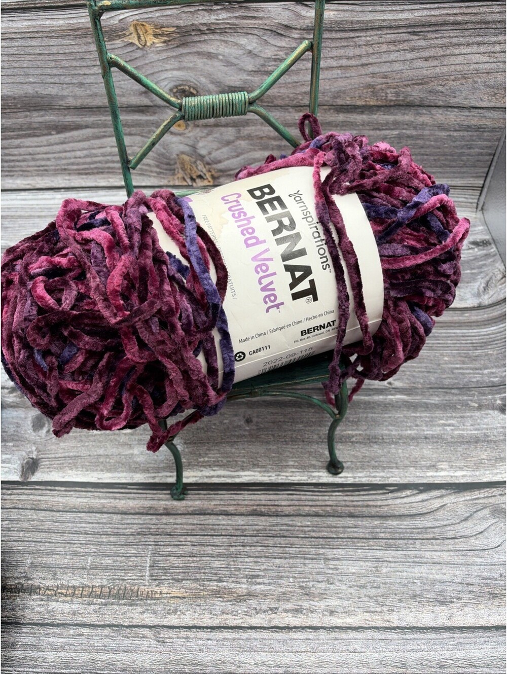 Bernat Crushed Velvet Yarn 10.5 Oz BURGUNDY 100% Polyester NEW